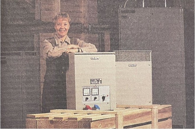 Lisbeth Karlsson assembling a Switch-Kraft 300A by hand