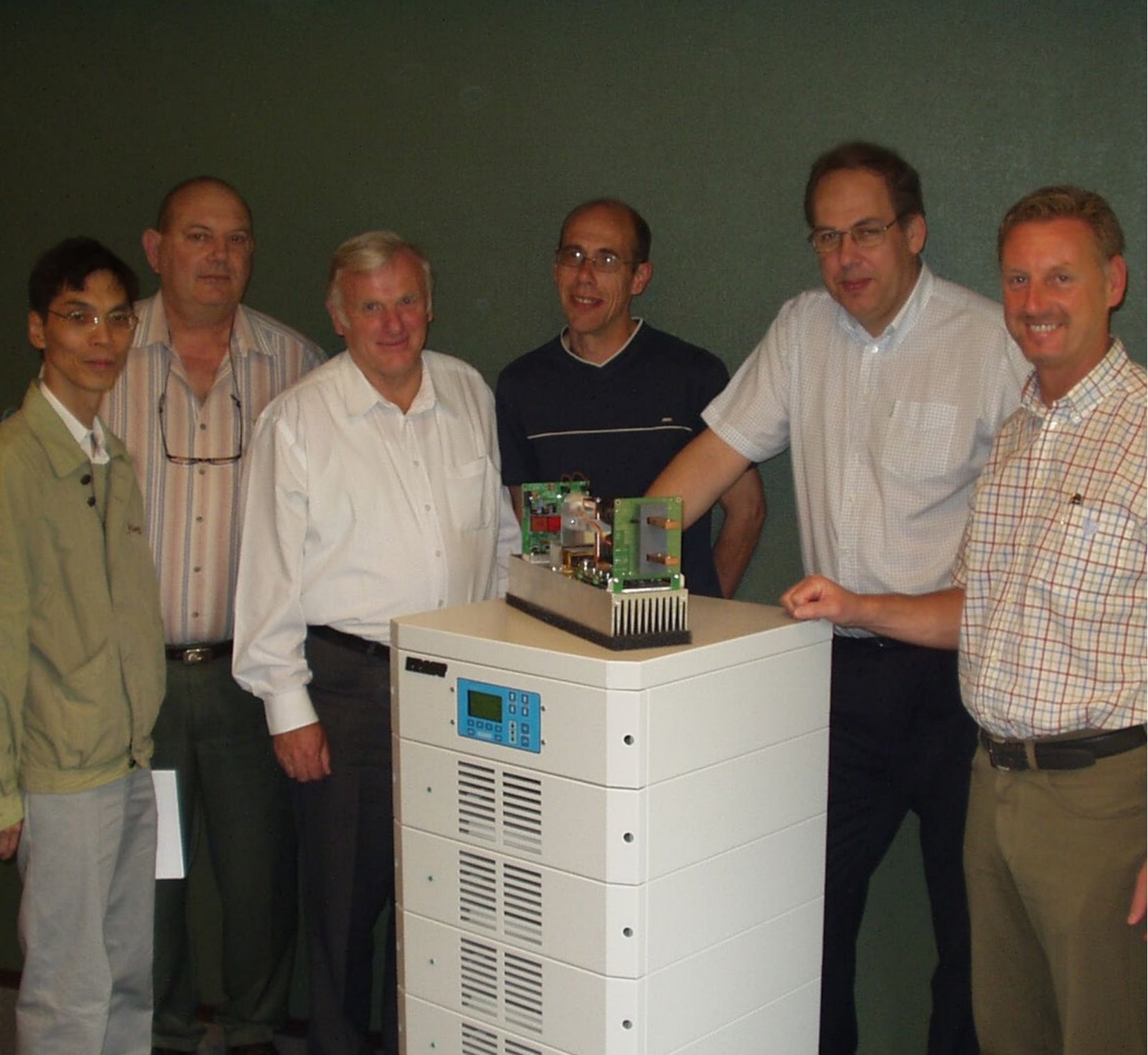 FlexKraft engineering team around the prototype, late 2000s