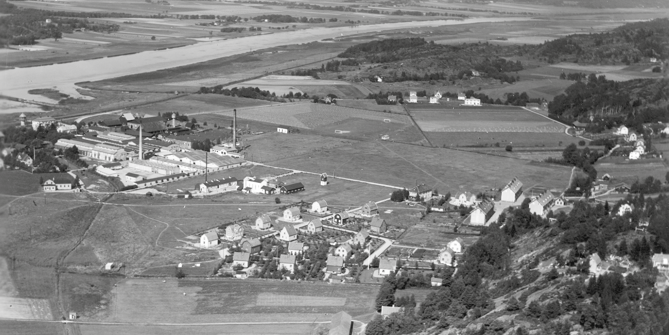 Aerophoto of paper mill in Nol, 1942