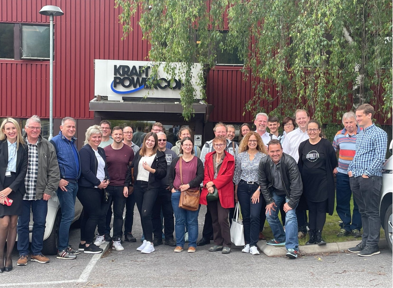 KraftPowercon group portrait outside the Surte works