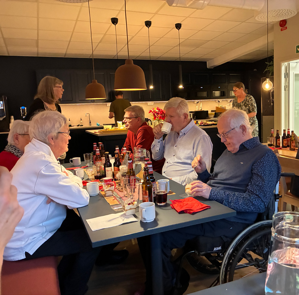 Current and former employees at the Christmas visit in Surte, 2025