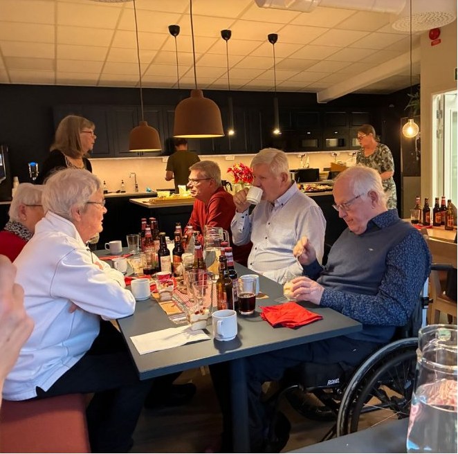 Current and former employees at the Christmas visit in Surte, 2025