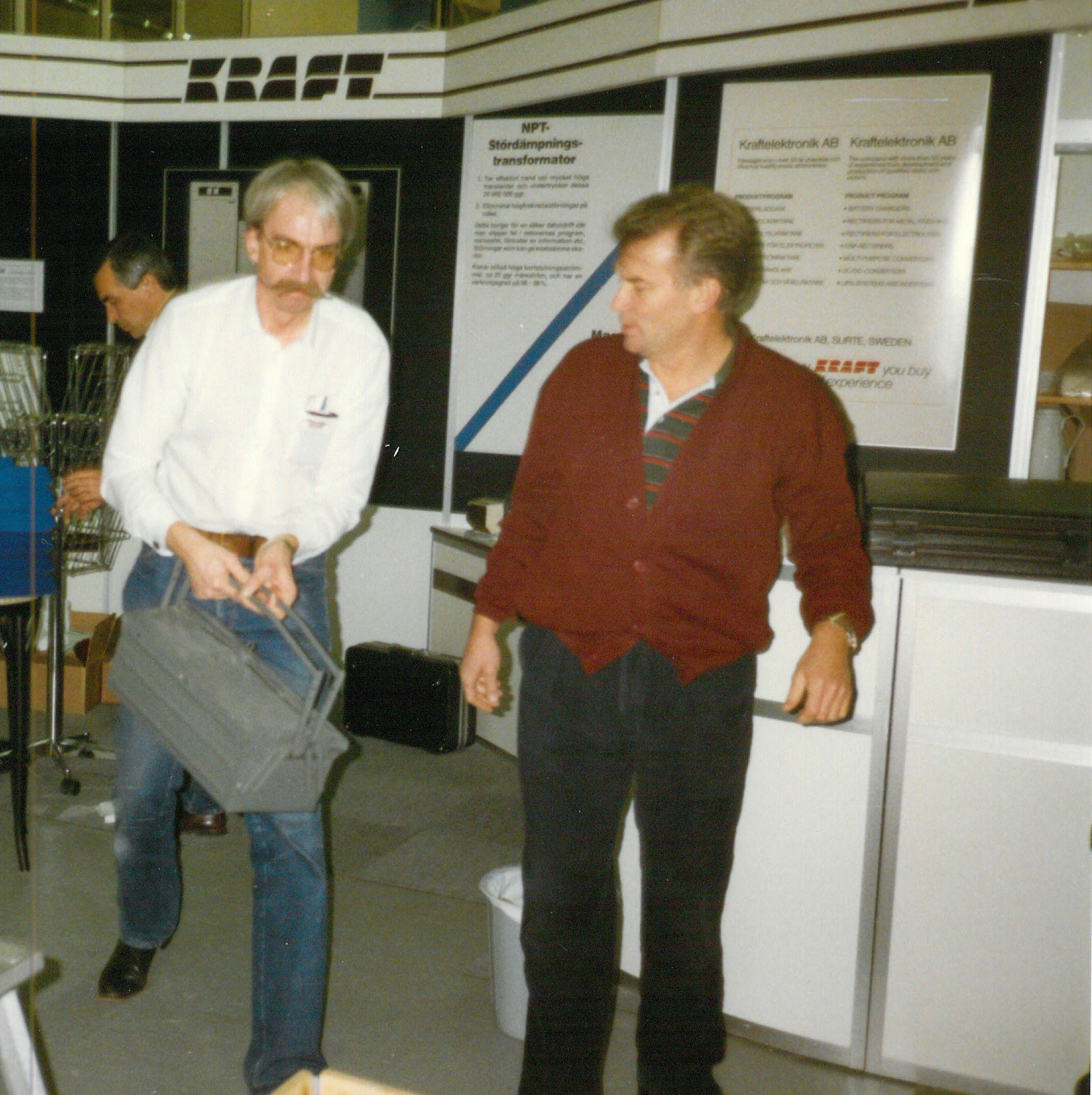 NPT — Stördämpningstransformator photographed alongside Per-Ivan and Björn Lundin, 1990